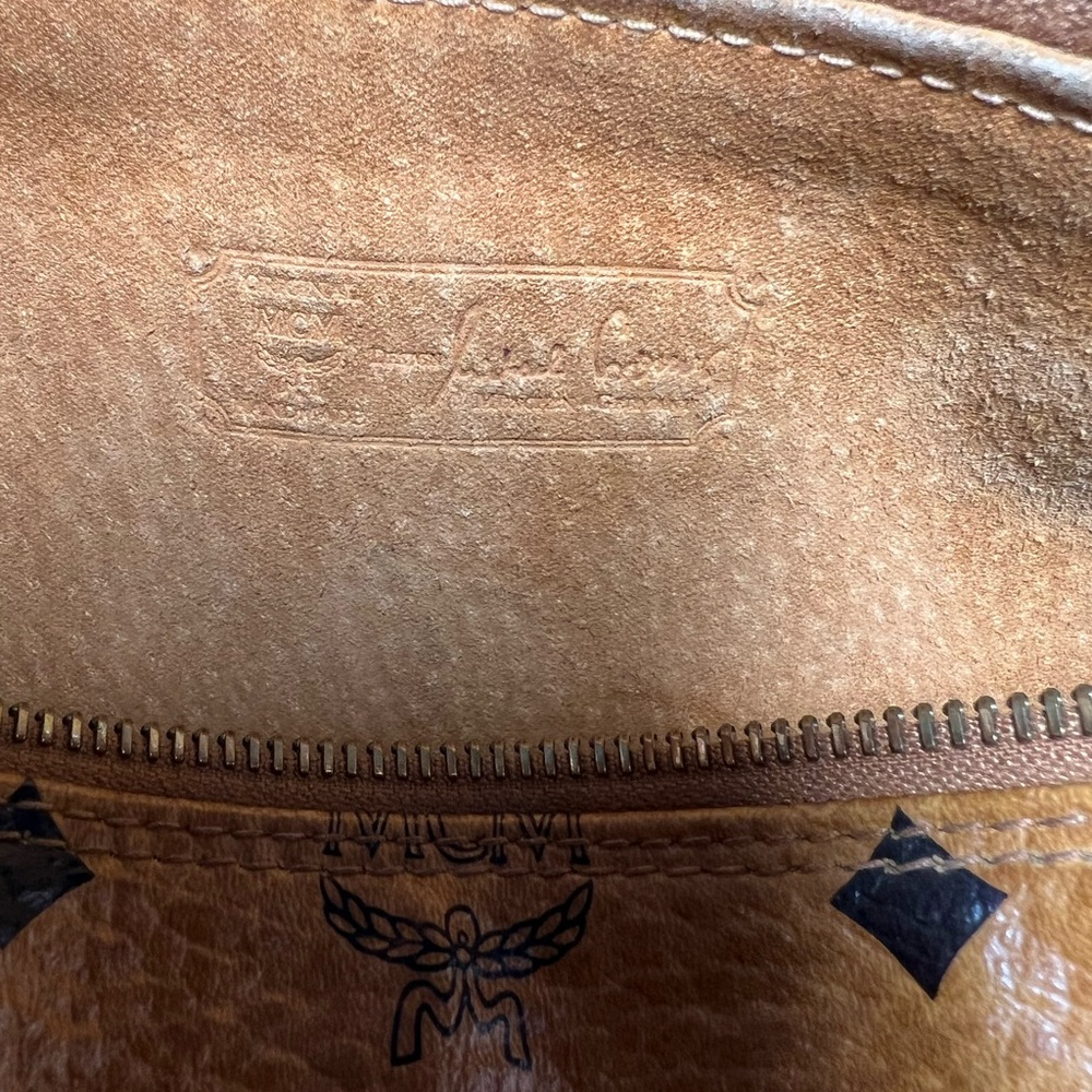 MCM Visetos round barrel tootsie roll style - Picture 13 of 14